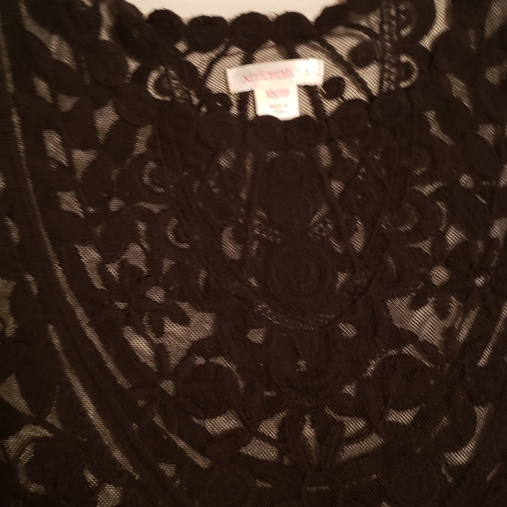 Sheer lace short sleeve top Hp 🔥🔥🔥🔥 - Picture 3 of 3